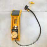 τρόμπα ποδιού, τρόμπα αέρος, air pump 120 PSI, τρόμπα ελαστικών, τρόμπα ποδηλάτου, τρόμπα αυτοκινήτου, αντλία αέρος, ποδοκίνητη τρόμπα, εργαλείο φουσκώματος, τρόμπα με μανόμετρο.