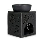 🌿 ΑΡΩΜΑΤΙΣΤΗΣ ΑΙΘΕΡΙΩΝ ΕΛΑΙΩΝ 9x14cm VC2953 Ο αρωματιστής αιθερίων ελαίων VC2953 χαρίζει χαλάρωση και ευχάριστη ατμόσφαιρα στον χώρο σου, ενώ παράλληλα αποτελεί μια κομψή διακοσμητική πινελιά. Ιδανικός για χρήση στο σαλόνι, το υπνοδωμάτιο, το γραφείο ή το μπάνιο. Πρόσθεσε λίγες σταγόνες αιθέριου ελαίου με νερό στο επάνω δοχείο και ανάψε ένα ρεσώ στη βάση — απόλαυσε την αρωματική εμπειρία! ✨