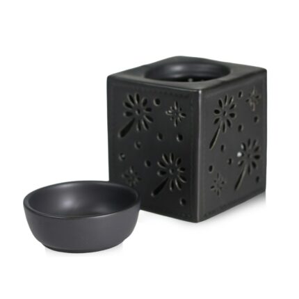 🌿 ΑΡΩΜΑΤΙΣΤΗΣ ΑΙΘΕΡΙΩΝ ΕΛΑΙΩΝ 9x14cm VC2953 Ο αρωματιστής αιθερίων ελαίων VC2953 χαρίζει χαλάρωση και ευχάριστη ατμόσφαιρα στον χώρο σου, ενώ παράλληλα αποτελεί μια κομψή διακοσμητική πινελιά. Ιδανικός για χρήση στο σαλόνι, το υπνοδωμάτιο, το γραφείο ή το μπάνιο. Πρόσθεσε λίγες σταγόνες αιθέριου ελαίου με νερό στο επάνω δοχείο και ανάψε ένα ρεσώ στη βάση — απόλαυσε την αρωματική εμπειρία! ✨