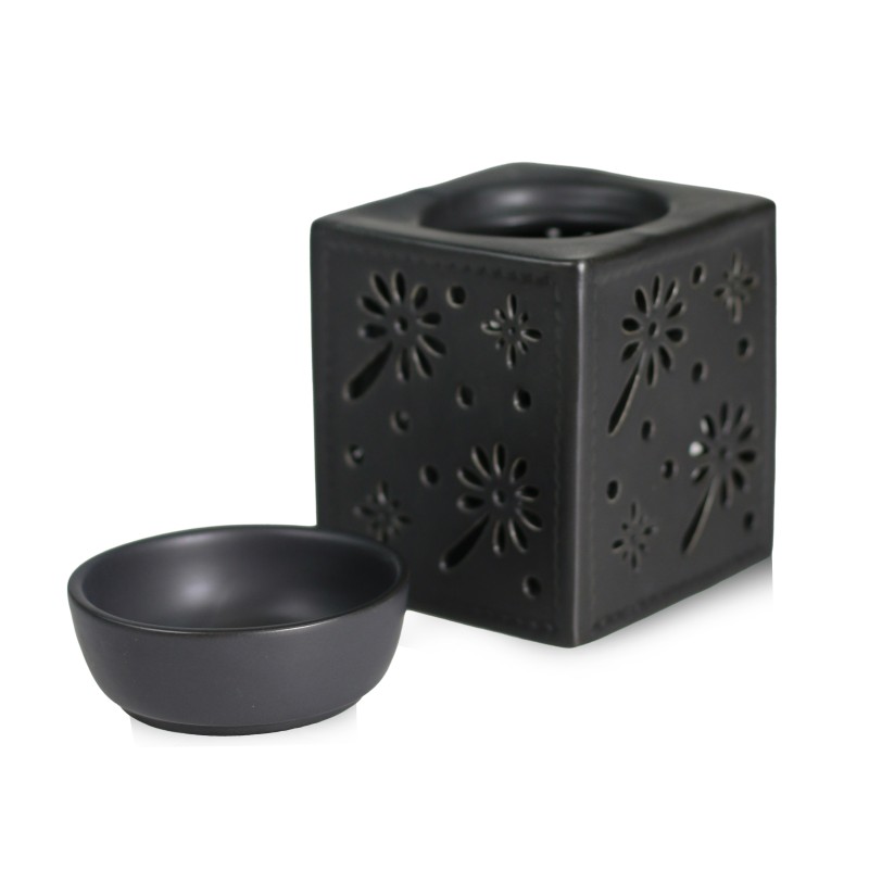 5206753048817_0 🌿 ΑΡΩΜΑΤΙΣΤΗΣ ΑΙΘΕΡΙΩΝ ΕΛΑΙΩΝ 9x14cm VC2953 Ο αρωματιστής αιθερίων ελαίων VC2953 χαρίζει χαλάρωση και ευχάριστη ατμόσφαιρα στον χώρο σου, ενώ παράλληλα αποτελεί μια κομψή διακοσμητική πινελιά. Ιδανικός για χρήση στο σαλόνι, το υπνοδωμάτιο, το γραφείο ή το μπάνιο. Πρόσθεσε λίγες σταγόνες αιθέριου ελαίου με νερό στο επάνω δοχείο και ανάψε ένα ρεσώ στη βάση — απόλαυσε την αρωματική εμπειρία! ✨