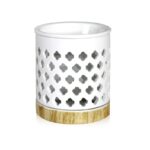 🌿 ΑΡΩΜΑΤΙΣΤΗΣ ΑΙΘΕΡΙΩΝ ΕΛΑΙΩΝ 9.5x11cm VC2956 Δημιούργησε μια ζεστή και χαλαρωτική ατμόσφαιρα στο σπίτι σου με τον αρωματιστή αιθερίων ελαίων VC2956. Ιδανικός για σαλόνι, υπνοδωμάτιο, μπάνιο ή επαγγελματικούς χώρους όπως spa & γραφεία, χαρίζει διακριτικό άρωμα και ευεξία στο περιβάλλον. Απλά πρόσθεσε λίγες σταγόνες από το αγαπημένο σου αιθέριο έλαιο με λίγο νερό στο επάνω δοχείο και τοποθέτησε ένα ρεσώ στη βάση — και άφησε το άρωμα να σε ταξιδέψει! ✨