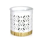 🌿 ΑΡΩΜΑΤΙΣΤΗΣ ΑΙΘΕΡΙΩΝ ΕΛΑΙΩΝ 9.5x11cm VC2956 Δημιούργησε μια ζεστή και χαλαρωτική ατμόσφαιρα στο σπίτι σου με τον αρωματιστή αιθερίων ελαίων VC2956. Ιδανικός για σαλόνι, υπνοδωμάτιο, μπάνιο ή επαγγελματικούς χώρους όπως spa & γραφεία, χαρίζει διακριτικό άρωμα και ευεξία στο περιβάλλον. Απλά πρόσθεσε λίγες σταγόνες από το αγαπημένο σου αιθέριο έλαιο με λίγο νερό στο επάνω δοχείο και τοποθέτησε ένα ρεσώ στη βάση — και άφησε το άρωμα να σε ταξιδέψει! ✨