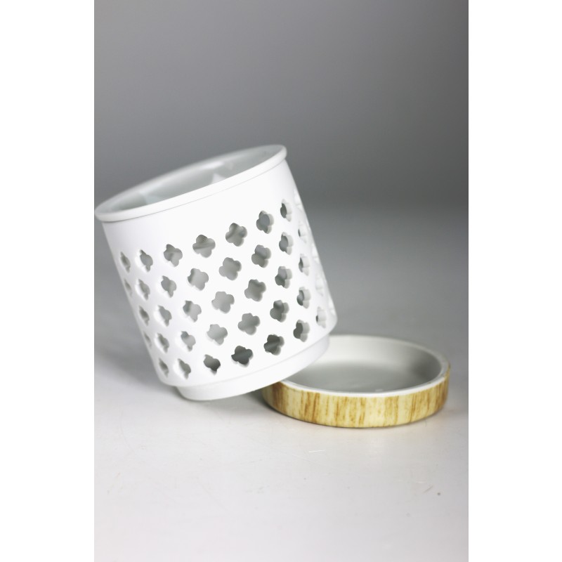 5206753048831_4 🌿 ΑΡΩΜΑΤΙΣΤΗΣ ΑΙΘΕΡΙΩΝ ΕΛΑΙΩΝ 9.5x11cm VC2956 Δημιούργησε μια ζεστή και χαλαρωτική ατμόσφαιρα στο σπίτι σου με τον αρωματιστή αιθερίων ελαίων VC2956. Ιδανικός για σαλόνι, υπνοδωμάτιο, μπάνιο ή επαγγελματικούς χώρους όπως spa & γραφεία, χαρίζει διακριτικό άρωμα και ευεξία στο περιβάλλον. Απλά πρόσθεσε λίγες σταγόνες από το αγαπημένο σου αιθέριο έλαιο με λίγο νερό στο επάνω δοχείο και τοποθέτησε ένα ρεσώ στη βάση — και άφησε το άρωμα να σε ταξιδέψει! ✨