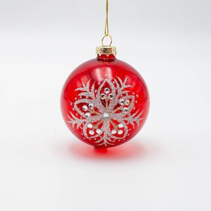 Χαρίστε στο χριστουγεννιάτικο δέντρο σας λαμπερή και κομψή εμφάνιση με αυτό το εξαιρετικό σετ από 4 γυάλινες μπάλες σε κλασικό κόκκινο χρώμα. Κάθε μπάλα διακοσμείται με ένα εντυπωσιακό ασημί λουλούδι, που προσθέτει λάμψη και εορταστική πολυτέλεια. Με διάμετρο 8 cm, αυτές οι μπάλες ταιριάζουν ιδανικά σε κάθε μέγεθος δέντρου και συνδυάζονται εύκολα με κόκκινες, ασημί ή λευκές διακοσμήσεις. Η λεπτομερής κατασκευή και η γυαλιστερή επιφάνεια τις καθιστούν ένα ιδιαίτερο στολίδι που ξεχωρίζει.