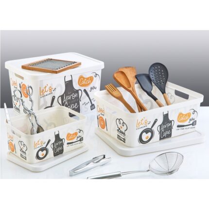 🧺 ΚΟΥΤΙ ΑΠΟΘΗΚΕΥΣΗΣ ΜΕ ΣΧΕΔΙΑ TRN-239 18L 27.7x37x22cm VIOSARP Οργάνωσε έξυπνα την κουζίνα σου με το πρακτικό και καλαίσθητο κουτί αποθήκευσης Viosarp TRN-239! Με χωρητικότητα 18 λίτρων, είναι ιδανικό για αποθήκευση τροφίμων, συσκευασιών, καθαριστικών ή μικροσυσκευών, προσφέροντας τάξη και λειτουργικότητα στον χώρο σου. Το ανθεκτικό πλαστικό και το καπάκι προστατεύουν το περιεχόμενο από σκόνη και υγρασία, ενώ τα μοντέρνα σχέδια του το καθιστούν κομψή πινελιά για κάθε πάγκο ή ντουλάπι.