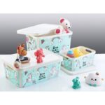 🧺 ΚΟΥΤΙ ΑΠΟΘΗΚΕΥΣΗΣ ΜΕ ΣΧΕΔΙΑ TRN-239 18L 27.7x37x22cm VIOSARP Δώσε τάξη και χαρούμενη διάθεση στο παιδικό δωμάτιο με το κουτί αποθήκευσης Viosarp TRN-239! Με χωρητικότητα 18 λίτρων, είναι ιδανικό για την οργάνωση παιχνιδιών, βιβλίων, ρούχων ή σχολικών ειδών, κρατώντας τον χώρο καθαρό και τακτοποιημένο. Το ανθεκτικό πλαστικό και τα χαρούμενα σχέδια του το καθιστούν ιδανικό για καθημερινή χρήση, ενώ το καπάκι προστατεύει το περιεχόμενο από τη σκόνη.