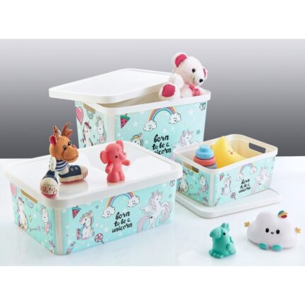 🧺 ΚΟΥΤΙ ΑΠΟΘΗΚΕΥΣΗΣ ΜΕ ΣΧΕΔΙΑ TRN-239 18L 27.7x37x22cm VIOSARP Δώσε τάξη και χαρούμενη διάθεση στο παιδικό δωμάτιο με το κουτί αποθήκευσης Viosarp TRN-239! Με χωρητικότητα 18 λίτρων, είναι ιδανικό για την οργάνωση παιχνιδιών, βιβλίων, ρούχων ή σχολικών ειδών, κρατώντας τον χώρο καθαρό και τακτοποιημένο. Το ανθεκτικό πλαστικό και τα χαρούμενα σχέδια του το καθιστούν ιδανικό για καθημερινή χρήση, ενώ το καπάκι προστατεύει το περιεχόμενο από τη σκόνη.