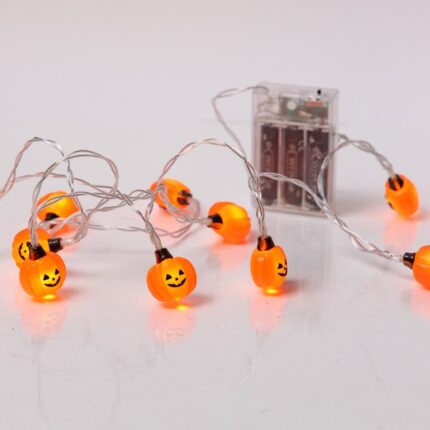 Σειρά 10 Mini LED με κολοκύθα και Halloween σχέδιο, θερμό λευκό φωτισμό και μπαταρίες 3xAA. Διαθέτει χρονοδιακόπτη και διάφανο καλώδιο, ιδανική για εσωτερική χρήση.
