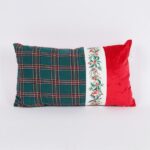 Μαξιλάρι με Γκι Πράσινο Καρό 30x50cm – Χριστουγεννιάτικο Διακοσμητικό Χριστουγεννιάτικο μαξιλάρι 30x50cm με γκι σε πράσινο καρό. Ιδανικό για καναπέ, πολυθρόνα ή κρεβάτι, προσφέρει cozy και festive διάθεση.