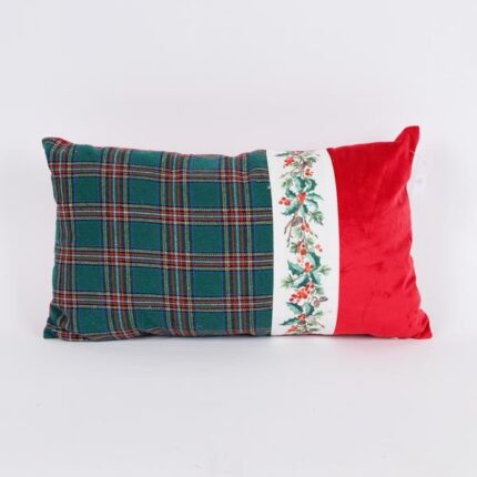 Μαξιλάρι με Γκι Πράσινο Καρό 30x50cm – Χριστουγεννιάτικο Διακοσμητικό Χριστουγεννιάτικο μαξιλάρι 30x50cm με γκι σε πράσινο καρό. Ιδανικό για καναπέ, πολυθρόνα ή κρεβάτι, προσφέρει cozy και festive διάθεση.