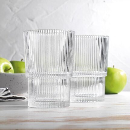 μοντέρνο ποτήρι νερού