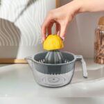 λεμονοστίφτης πλαστικός, στίφτης λεμονιών, citrus juicer, λεμονοστίφτης χειρός, στίφτης πορτοκαλιών, εργαλείο κουζίνας, χυμοί εσπεριδοειδών, λεμονοστίφτης 600ml, κουζίνα αξεσουάρ, πλαστικός στίφτης.